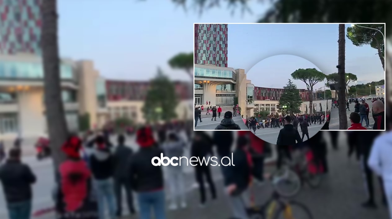 VIDEO/ Plas sherri në Air Albania, ultrasit nga Prishtina përplasen me tifozët polakë