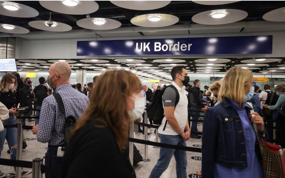 Brexit: Qytetarët europianë do të lejohen të hyjnë në Britani vetëm me pasaportë