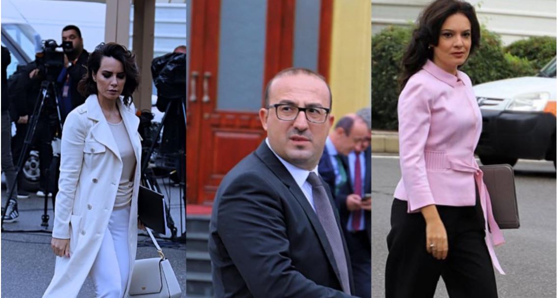 FOTO/ Deputetët marrin “masa” për të ftohtin, Basha ecën në krah të Korreshit, aleatët të veçuar