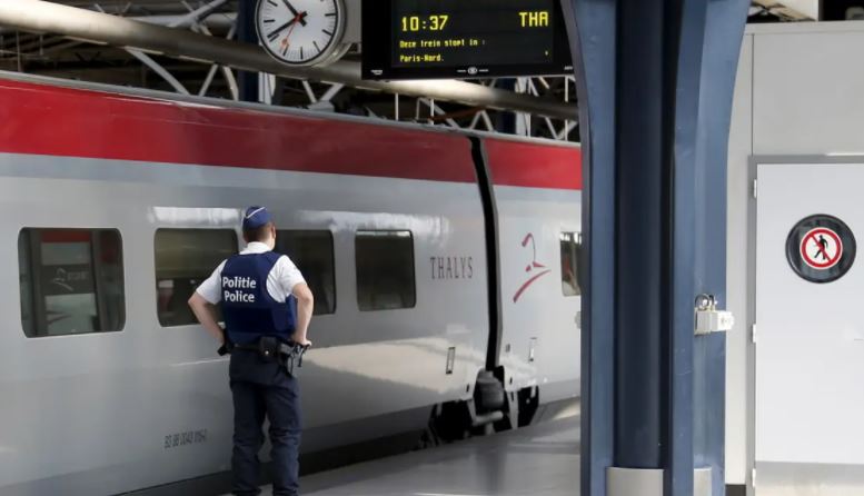 Francë, 3 emigrantë humbën jetën pasi goditën nga treni