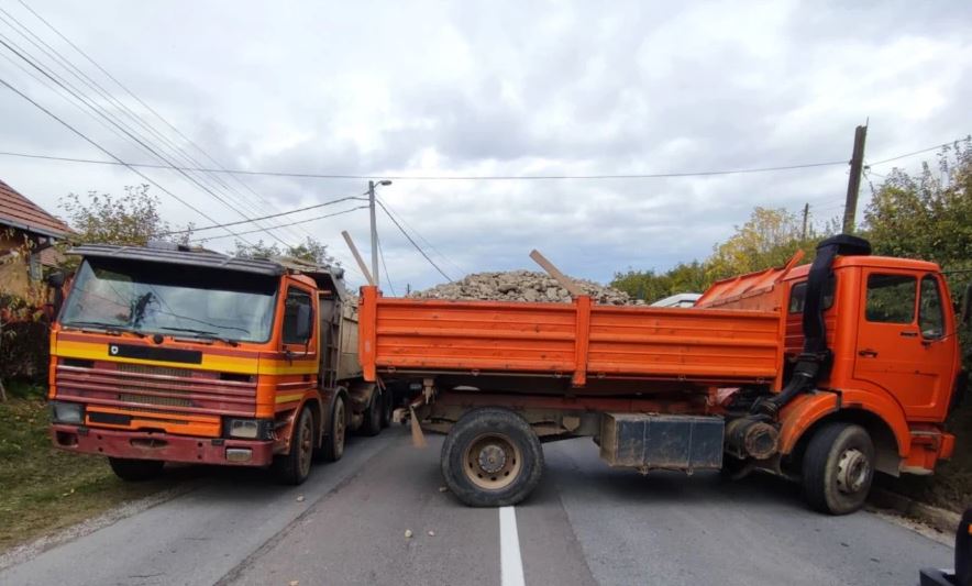 Tërhiqen bllokadat në Mitrovicë të Veriut dhe Rudarë