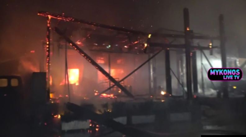 VIDEO/ Zjarr i fuqishëm në një restorant në ishullin e VIP-ave në Greqi, shpërthejnë disa bombola gazi