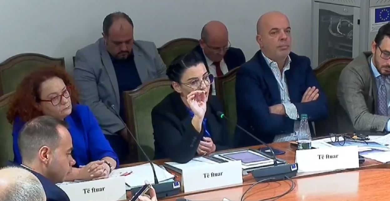 “Roja t’i thotë këto shifra?!”, Balluku përplaset me deputetin demokrat për nivelin e kaskadës
