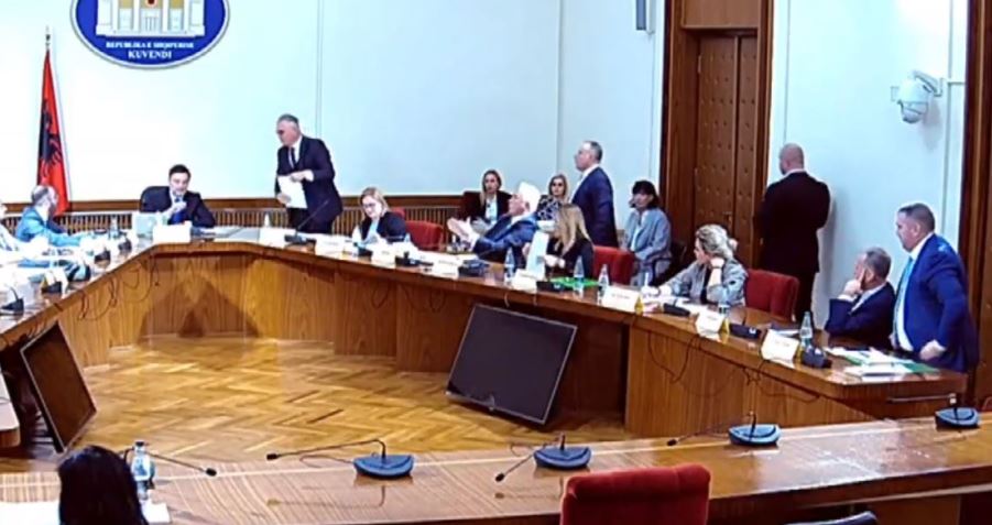 “25 April elections”, the majority leaves the meeting