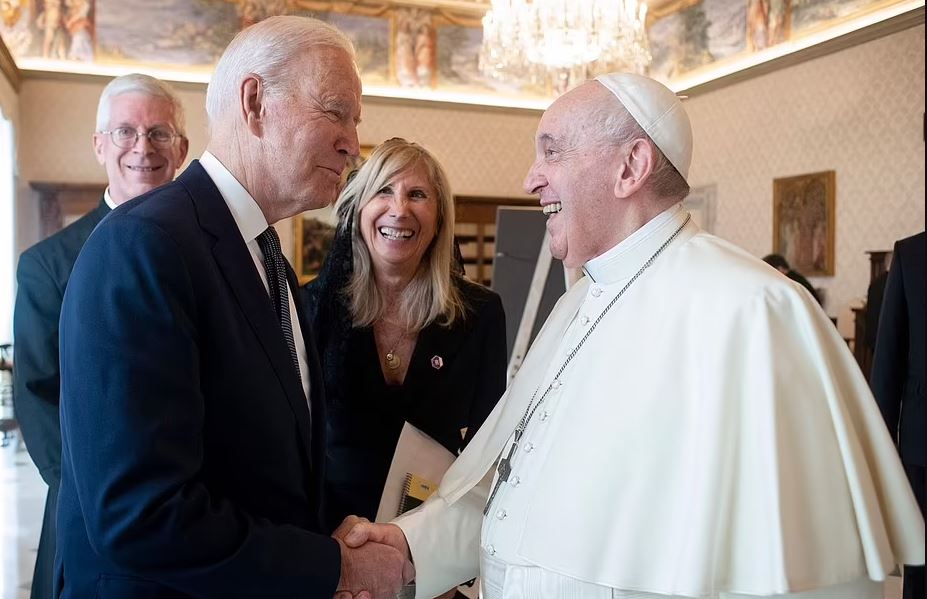 “Më tha që jam një katolik i mirë”, Biden: Me Papën nuk folëm për abortin