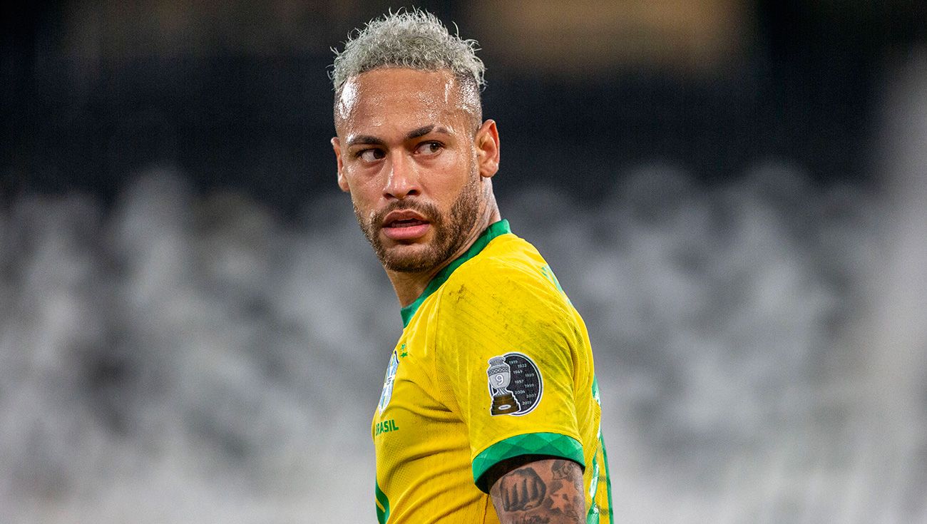 Neymar i revoltuar me kritikët: Jeta private më takon vetëm mua