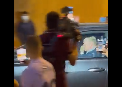 VIDEO/ Humbja në “El Clasico”, Koeman has telashe me tifozët në momentin e largimit