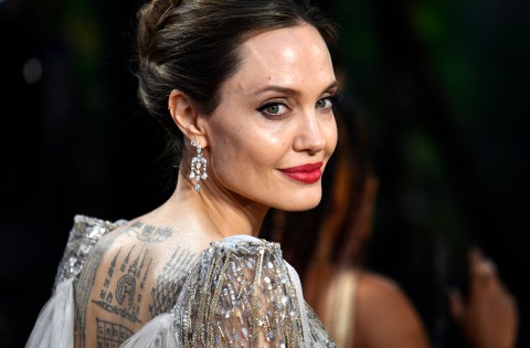 Angelina Jolie: Produkti shumë i shtrenjtë që ajo përdor për të freskuar lëkurën