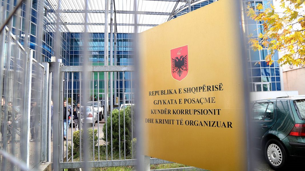 Abuzim me tenderin 7 mln lekë në Bashkinë e Durrësit, 8 të arrestuar, 6 prej tyre zyrtarë