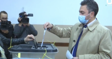 Voton kryetari i KQZ-së në Kosovë, bën thirrje për proces të qetë zgjedhor