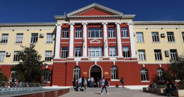 Pas më shumë se një viti online studentët rikthehen në auditorë, kusht vaksinimi ose testi PCR