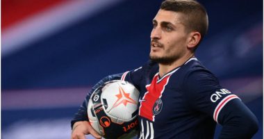 VIDEO/ Verratin e “luajnë mendsh” shokët e skuadrës me një rreng në pishinë