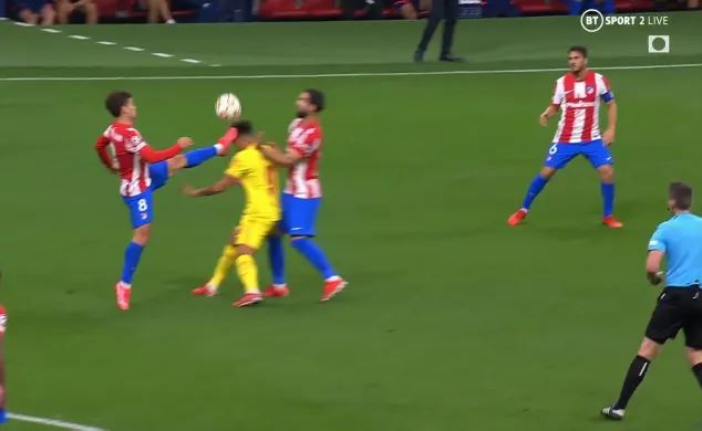 VIDEO/ Ndërhyrja “horror” e Griezmann ndaj sulmuesit të Liverpool-it