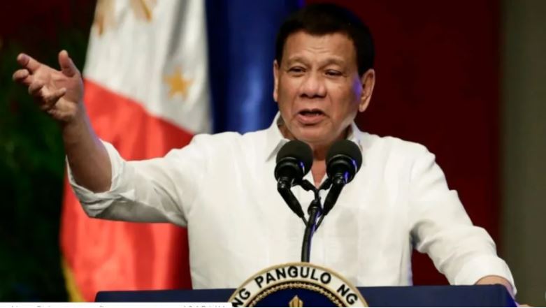 Presidenti i Filipineve, Rodrigo Duterte largohet papritur nga politika