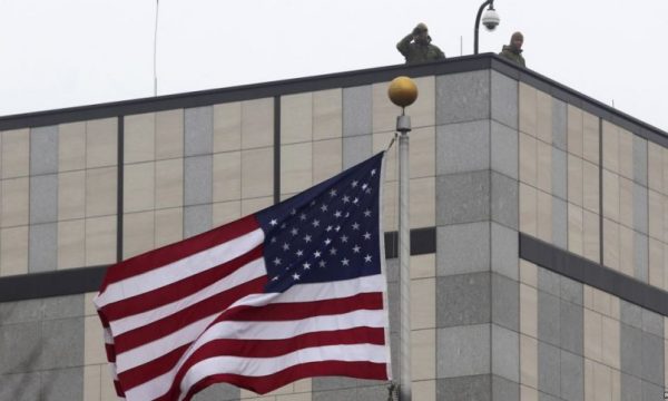 Ambasada amerikane përsërit thirrjen për mbylljen e misionit të UNMIK-ut në Kosovë