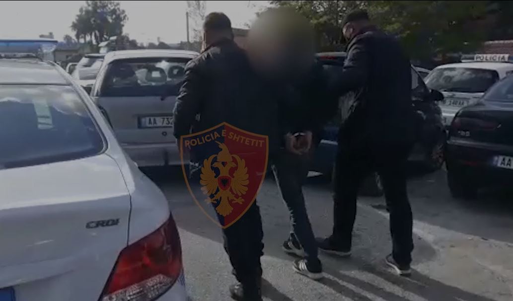 Skema e trafikut të emigrantëve në Tiranë, 19-vjeçarja siguronte klientët për transportuesit