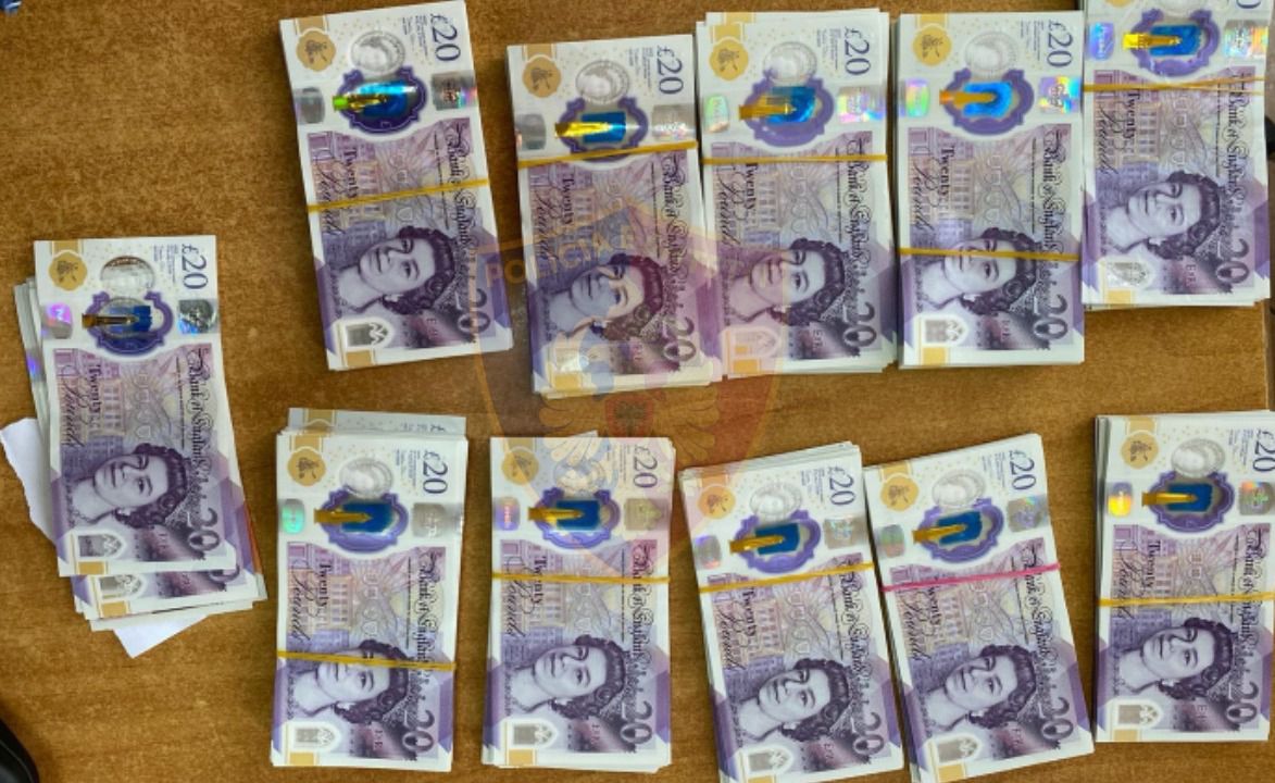 Erdhi nga Londra me 10 mijë paund në çantë