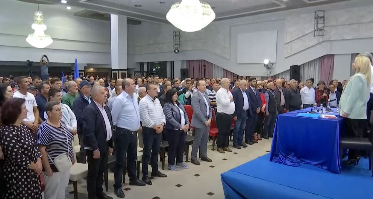 Me Shehun e Dashon e Lazaratit, Berisha mbush “Foltoren” me ish-ministrat dhe drejtorët