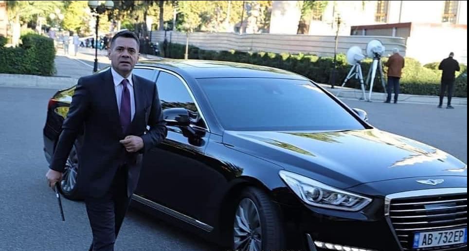 Është ” Hyundai” jo ” “Bentley”: Ahmetaj reagon për makinën, zbulon edhe çmimin