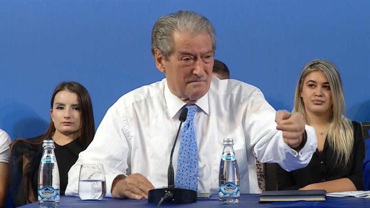 Ku ishe ti? Demokratja “gozhdon” Berishën në Elbasan