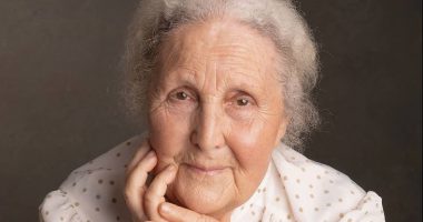 Deputetja më e vjetër e parlamentit shqiptar feston ditëlindjen, sa vjeç mbush sot Luljeta Bozo