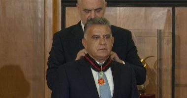 Shpëtimi i shqiptarëve nga kampin e ferrit, nderohet me “Yllin e Madh të Medaljes” Gjeneral Abbas Ibrahim