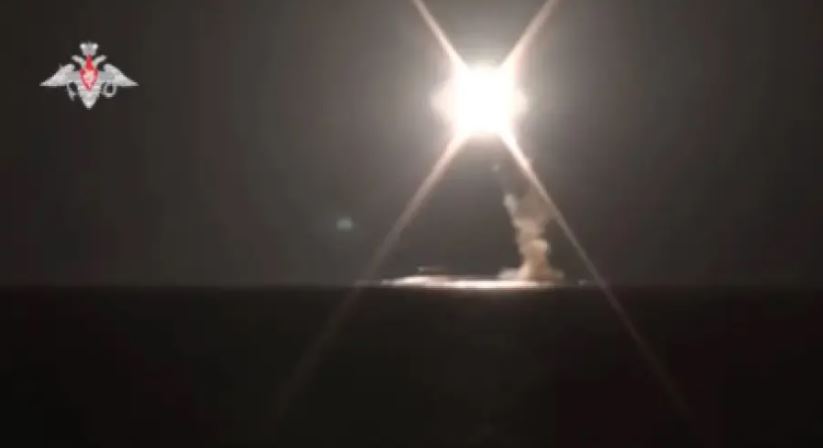 Rusia teston raketën supersonike Zirkon nga nëndetësja