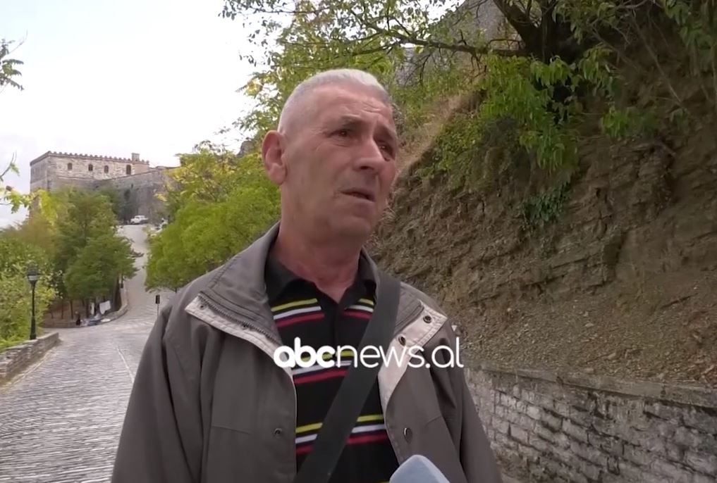 Kalldrëmet karakteristike në kalanë e Gjirokastrës drejt rrënimit