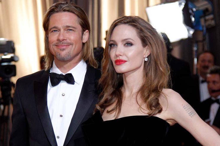 Brad Pitt nuk i del inati me Angelina Jolie, e akuzon se po përdor fëmijët për publicitet