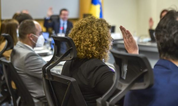 Publikohen emrat e shtatë personave që Kosova i vuri sanksione