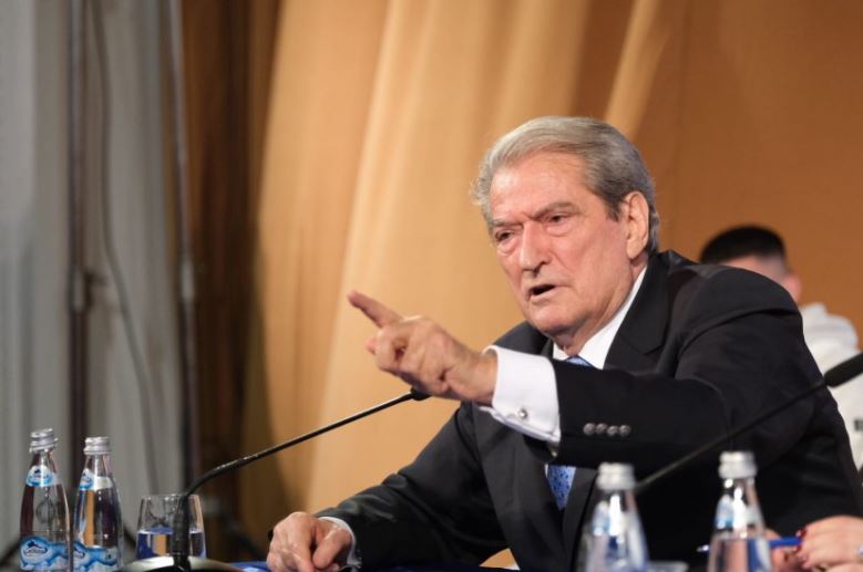 Berisha: Nëse fitonim zgjedhjet s’do më shpallnin “non grata”, por unë jam njeriu i çudirave