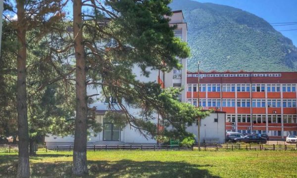 Një qytetar nga Shqipëria vdes në spitalin e Pejës