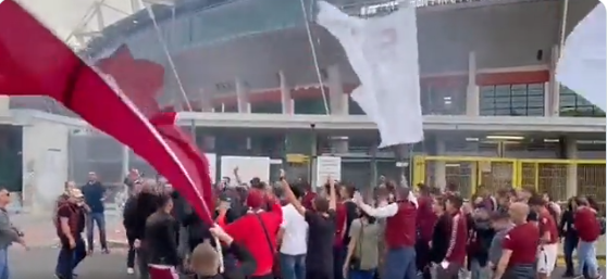VIDEO/ Tifozët e Torinos e teprojnë para derbit, thirrje të rënda ndaj Juves