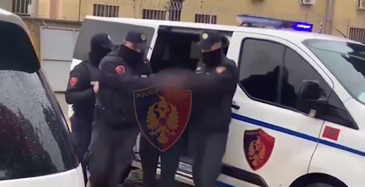 Kultivuan kanabis nëpër fshat, një i arrestuar dhe një në kërkim në Vlorë