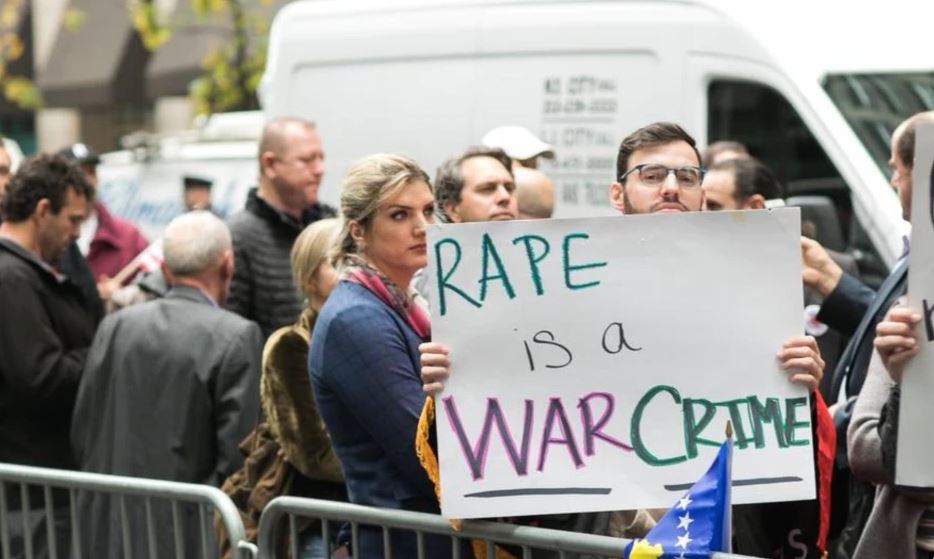 Marshim në Nju Jork për viktimat e dhunës seksuale në Kosovë