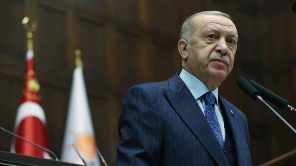 Kritikët “shuplakë” Erdogan: Dëbimi i diplomatëve, shpërqendrim nga problemet