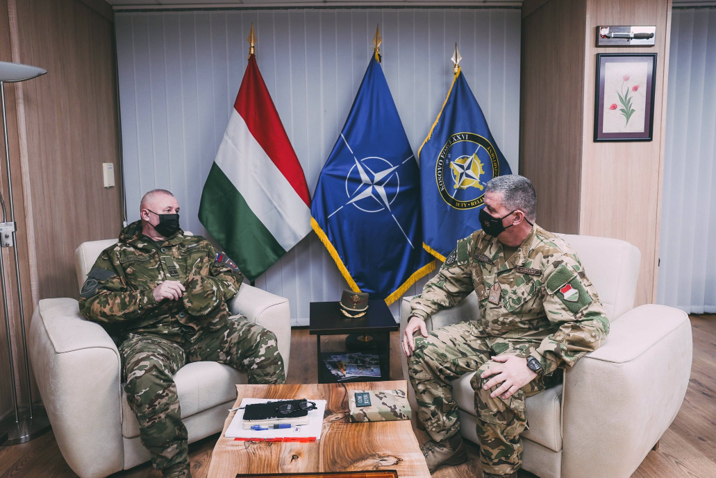 Komandanti i KFOR-it dhe ai i forcave të Sllovenisë flasin për situatën e sigurisë në Kosovë