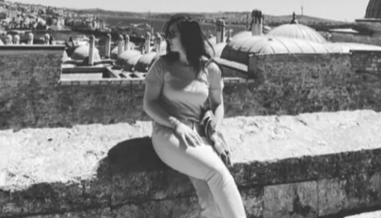 Lot dhe dhimbje, flet familja e politikanit shqiptar që humbi vajzën: Jemi të pikëlluar