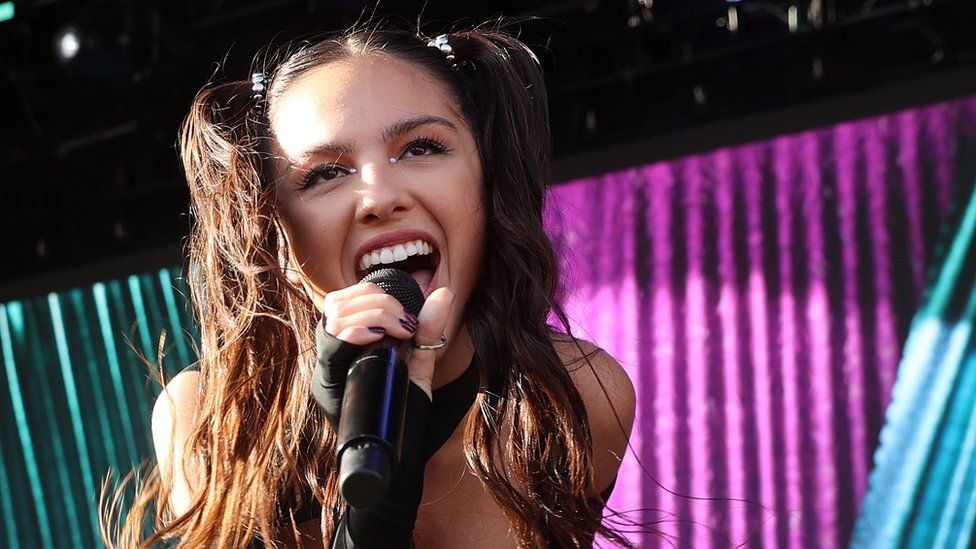 Olivia Rodrigo dominon nominimet në Grammy Awards 2022