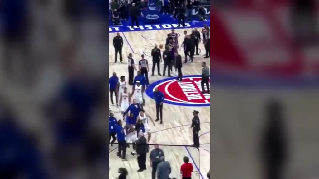 VIDEO/ Incidenti në sfidën e NBA, polici nuk guxon të ndalojë situatën
