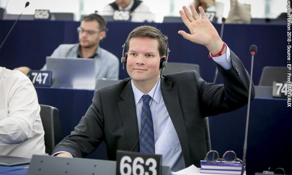 Eurodeputeti: Liberalizimi i vizave për Kosovën është çështje urgjente