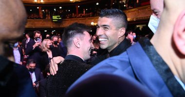 Luis Suarez desh u rrëzua, Drogba i shkrin të gjithë me batutën epike