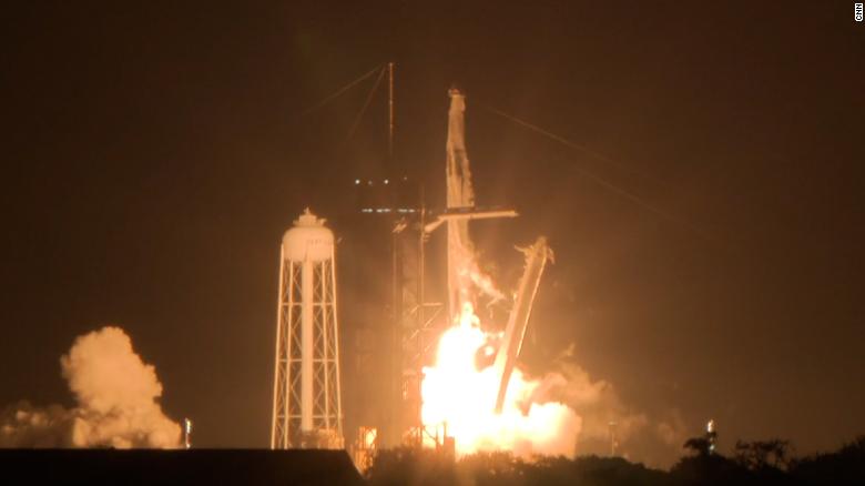 SpaceX nis 4 astronautë në  Stacionin Ndërkombëtar të Hapësirës