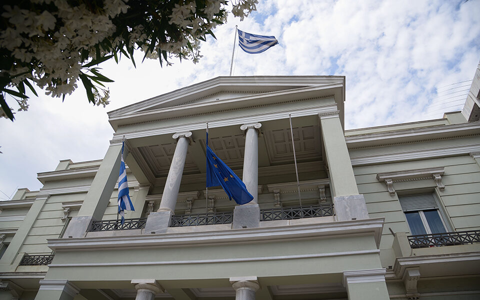 Ambasada greke në Tiranë shqetësohet nga ekspozita për genocidin ndaj çamëve