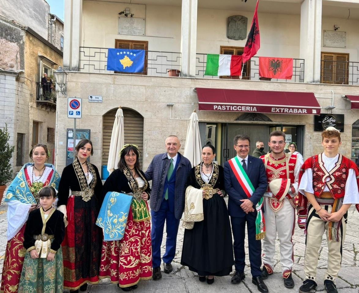 Meta: Hora e Arbëreshëve të bëhet pjesë e UNESCO-s, model për marrëdhëniet Shqipëri-Itali