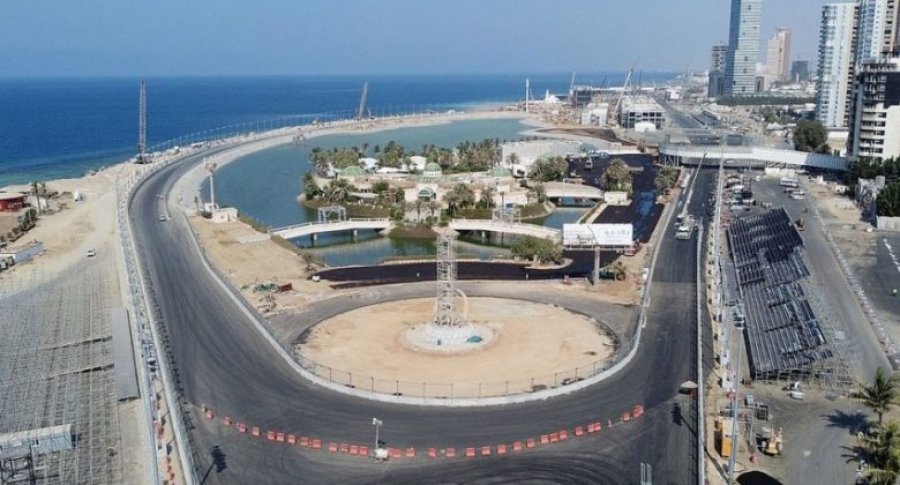 Në Arabinë Suadite po punohet 24 orë në ditë për të bërë gati pistën e botërorit për Formula 1