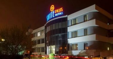 Shpërndau paga dhe shpërblime “në dorë”: Çështje penale ndaj një punonjëse të klinikës Sante Plus në Shkup