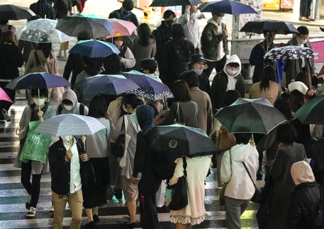 Frikë nga Omicron, Japonia mbyll kufijtë për të huajt