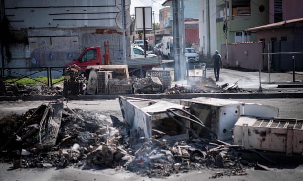 Vazhdojnë protestat kundër masave anti-Covid në Francë