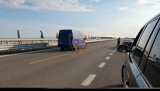 Të shtëna në autostradë, aksion si nëpër filma, policia bllokon makinën plotë me kanabis në Lezhë